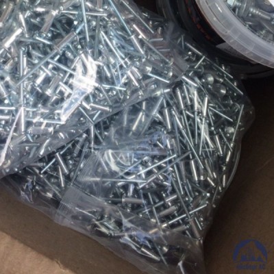 Заклёпка пластиковая нажимная черная 5х6,5 мм с шляпкой купить в Шымкенте